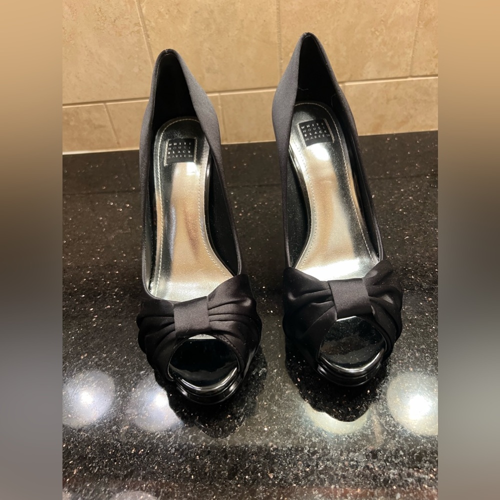 Never worn size 7 - Satin Pump from Black House White Market.